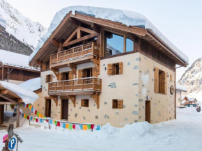 Prestigious chalet with pool and sauna